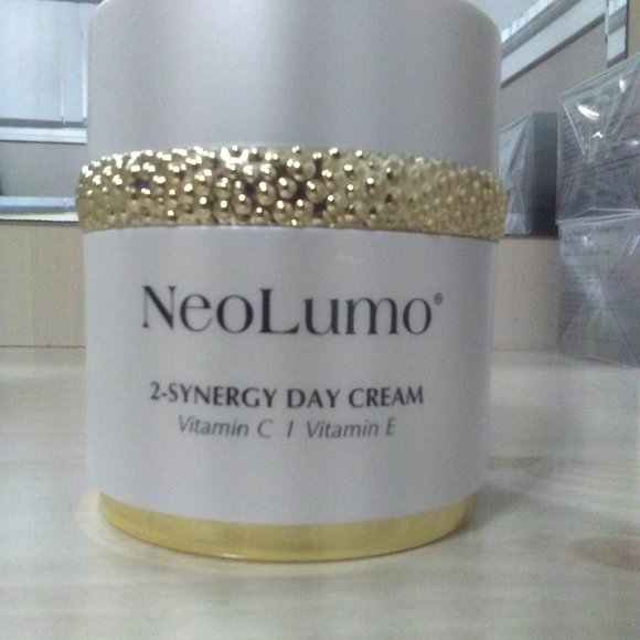 NEOLUMO OBEY YOUR BODY 2 SYNERGY DAY CREAM-VITAMIN C+E-1.7 oz / 50 ml-NEW-SEALED - Picture 2 of 11
